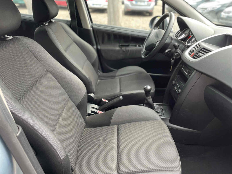 PEUGEOT 207 2010