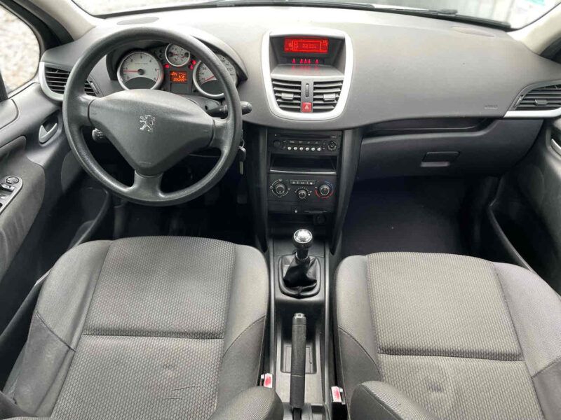 PEUGEOT 207 2010