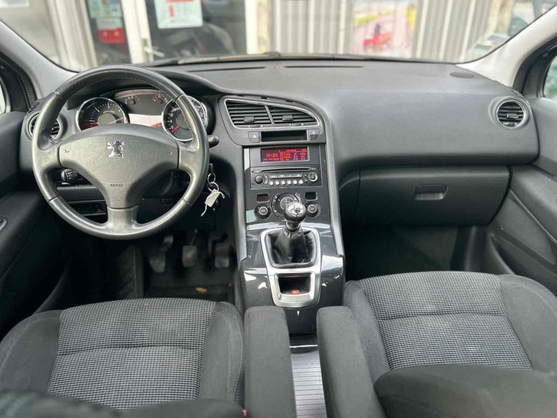 PEUGEOT 5008 2011