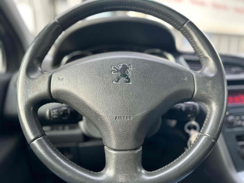 PEUGEOT 5008 2011