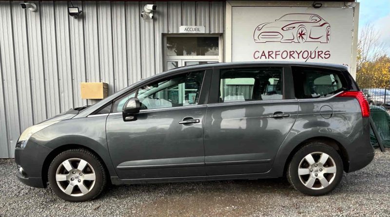 PEUGEOT 5008 2011