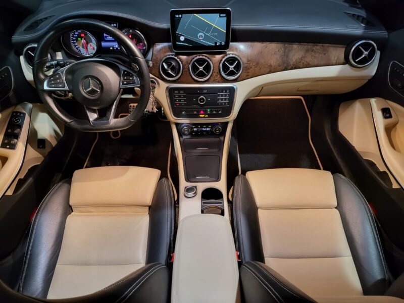 GLA 200 156cv / Fascination AMG / Toit Ouvrant / Apple Carplay