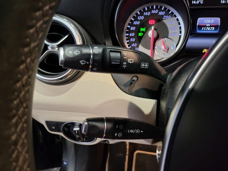 GLA 200 156cv / Fascination AMG / Toit Ouvrant / Apple Carplay