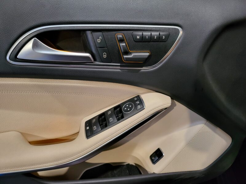 GLA 200 156cv / Fascination AMG / Toit Ouvrant / Apple Carplay