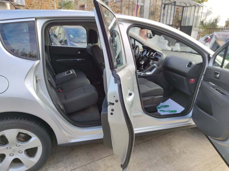 PEUGEOT 3008 Monospace 2012