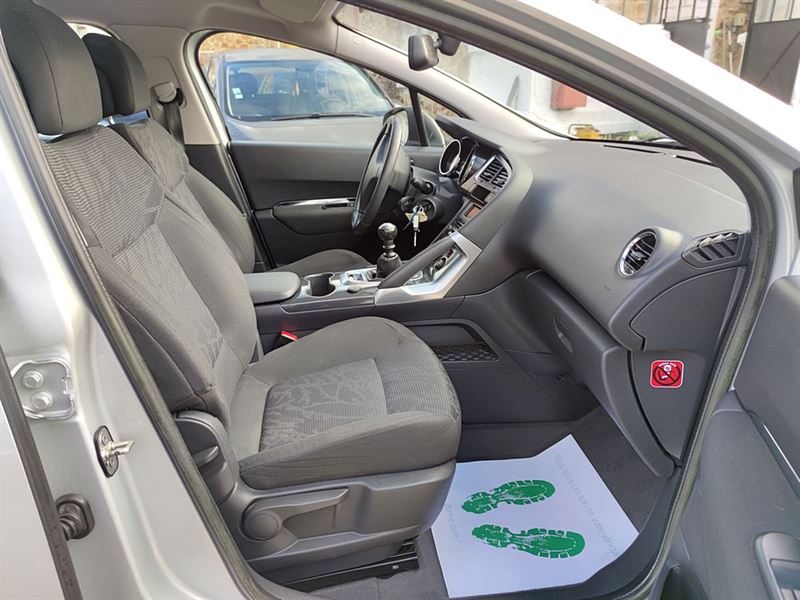 PEUGEOT 3008 Monospace 2012