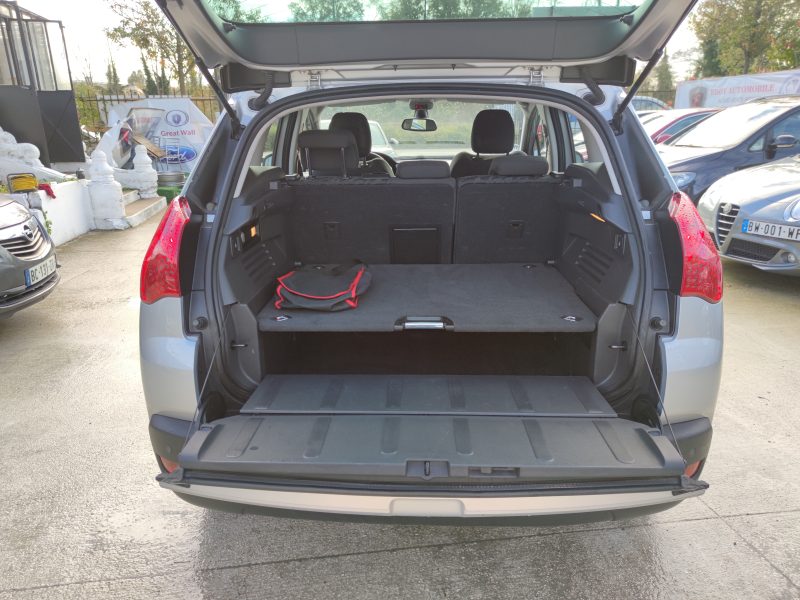 PEUGEOT 3008 Monospace 2012