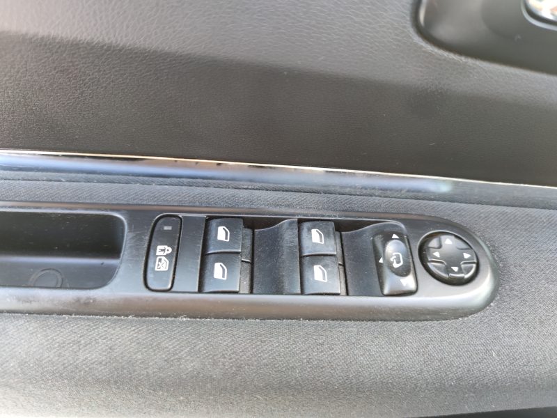 PEUGEOT 3008 Monospace 2012