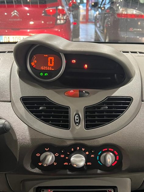 RENAULT TWINGO II 2009