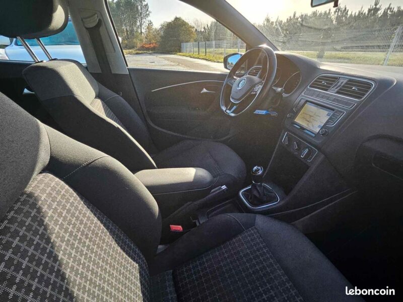 VOLKSWAGEN POLO V 2015