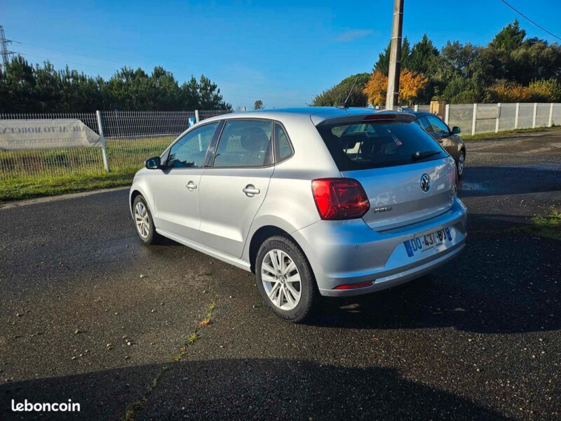 VOLKSWAGEN POLO V 2015