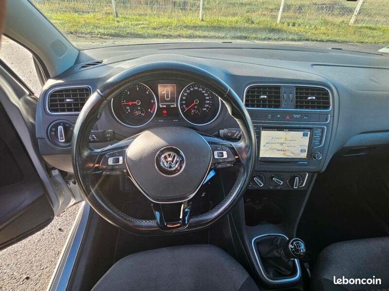 VOLKSWAGEN POLO V 2015