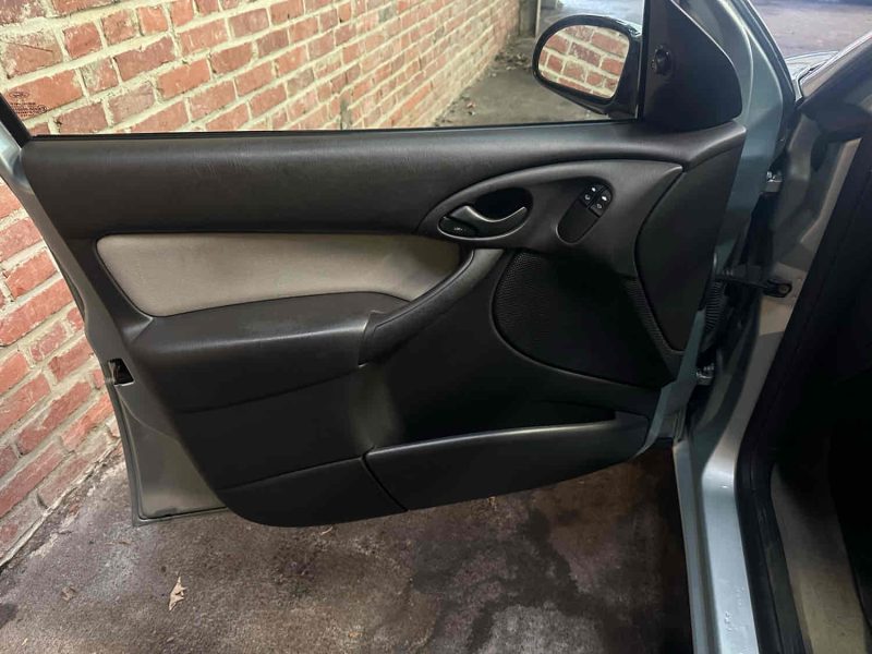 FORD FOCUS 1.6 ESSENCE 100CV