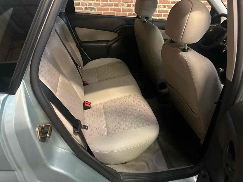 FORD FOCUS 1.6 ESSENCE 100CV