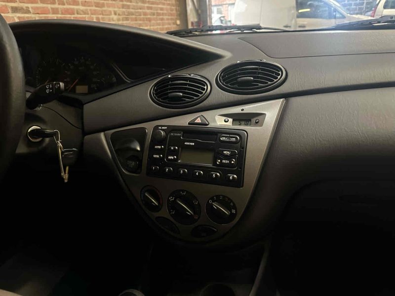 FORD FOCUS 1.6 ESSENCE 100CV