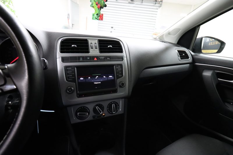 VOLKSWAGEN POLO V 2015