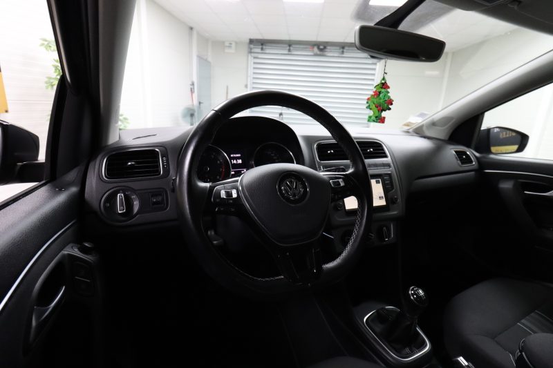 VOLKSWAGEN POLO V 2015