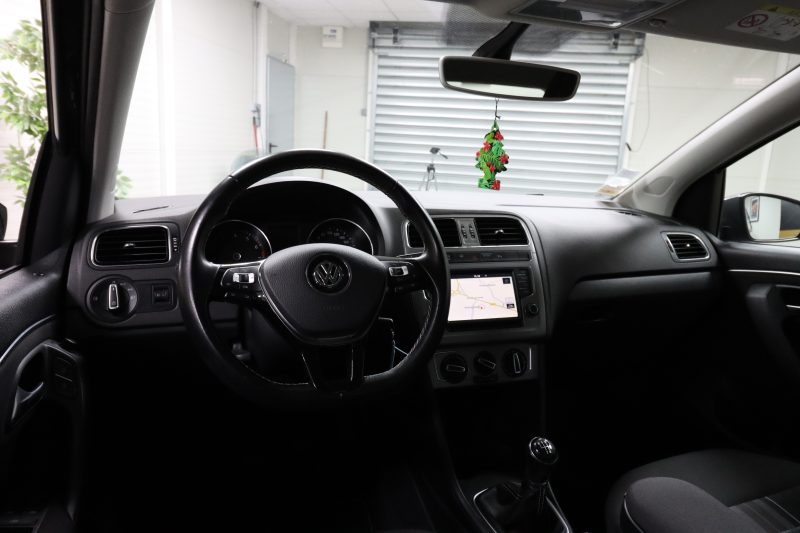 VOLKSWAGEN POLO V 2015