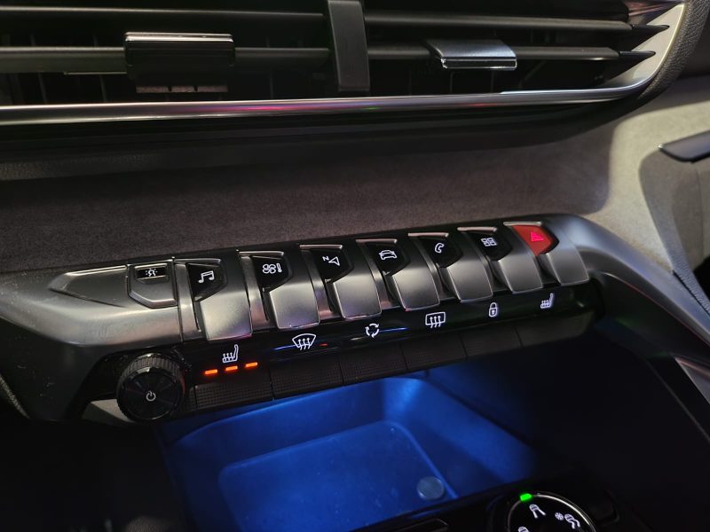 PEUGEOT 3008 180cv GT SUIVI PEUGEOT PACK AUDIO FOCAL / SIEGES CHAUFF ELECT A MEMOIRE / CARPLA