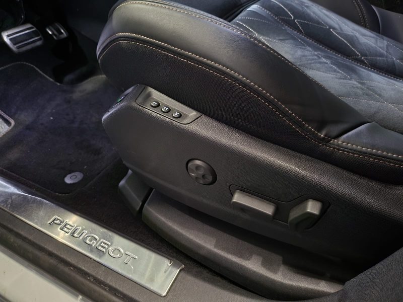 PEUGEOT 3008 180cv GT SUIVI PEUGEOT PACK AUDIO FOCAL / SIEGES CHAUFF ELECT A MEMOIRE / CARPLA