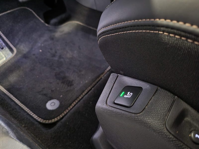 PEUGEOT 3008 180cv GT SUIVI PEUGEOT PACK AUDIO FOCAL / SIEGES CHAUFF ELECT A MEMOIRE / CARPLA