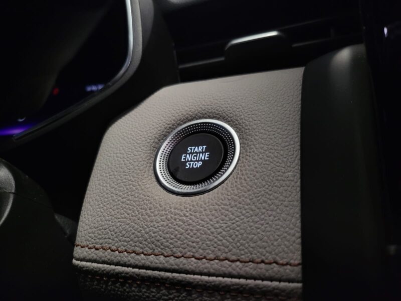 RENAULT CLIO V 1.3 TCe 140cv INITIALE PARIS /CAMERA 360°+SIEGE CHAUFFANT+SYSTEME AUDIO BOSE/