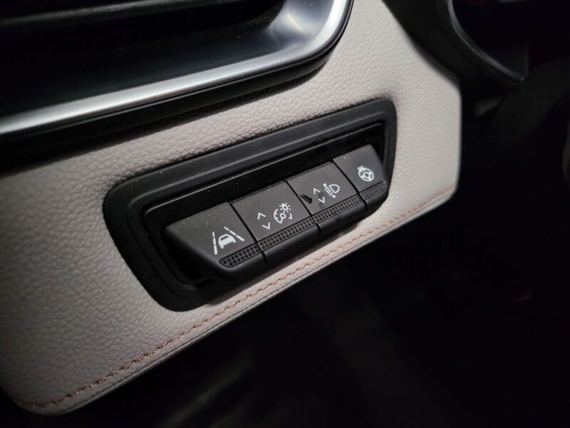 RENAULT CLIO V 1.3 TCe 140cv INITIALE PARIS /CAMERA 360°+SIEGE CHAUFFANT+SYSTEME AUDIO BOSE/