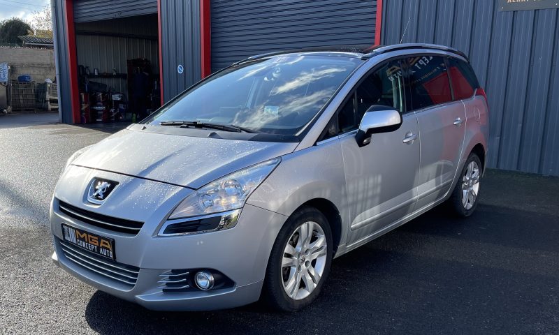 PEUGEOT 5008 2012