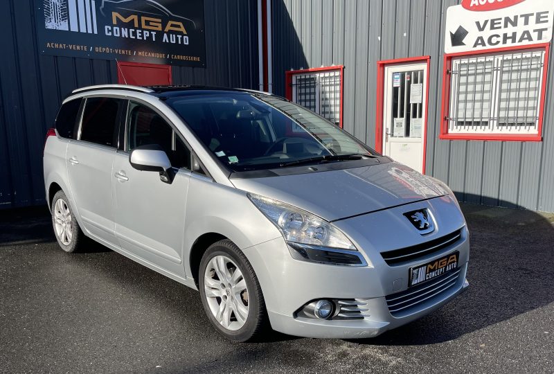 PEUGEOT 5008 2012