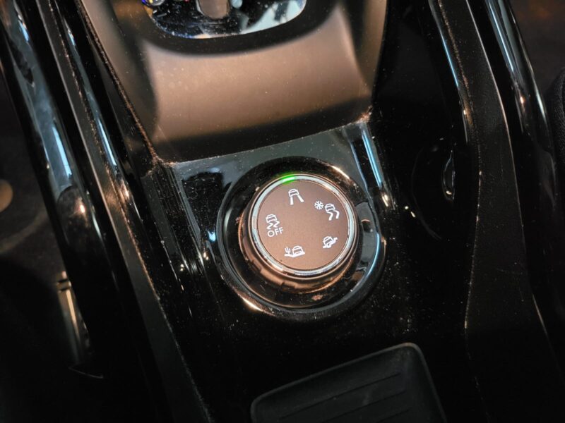 PEUGEOT 2008 1.2 PureTech 110cv Allure Business EAT 1ère Main // APPLE CARPLAY/MIRROR LINK/RADAR-AR