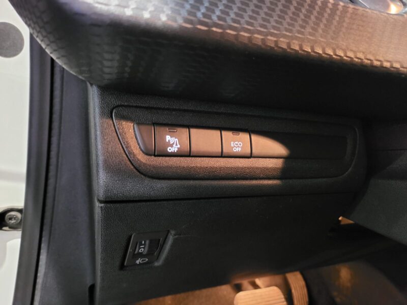 PEUGEOT 2008 1.2 PureTech 110cv Allure Business EAT 1ère Main // APPLE CARPLAY/MIRROR LINK/RADAR-AR