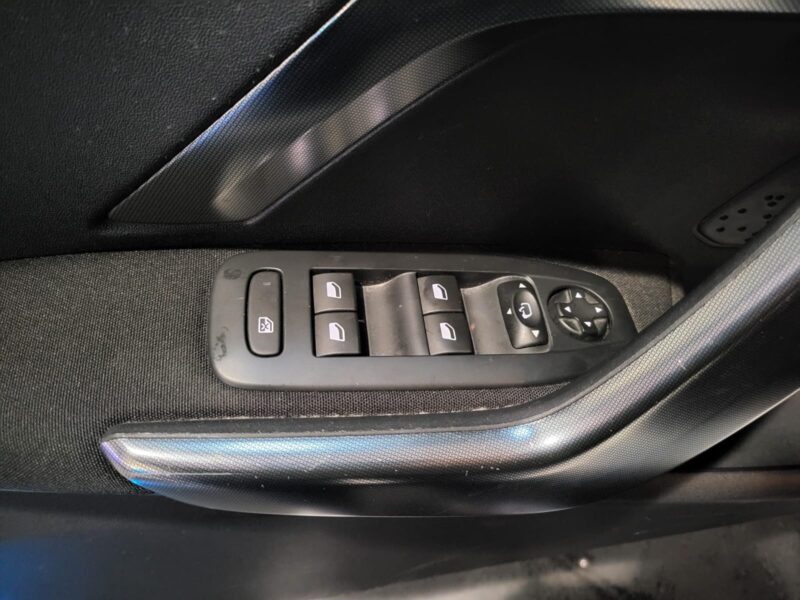 PEUGEOT 2008 1.2 PureTech 110cv Allure Business EAT 1ère Main // APPLE CARPLAY/MIRROR LINK/RADAR-AR