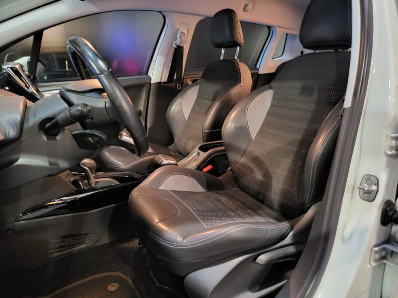 PEUGEOT 2008 1.2 PureTech 110cv Allure Business EAT 1ère Main // APPLE CARPLAY/MIRROR LINK/RADAR-AR