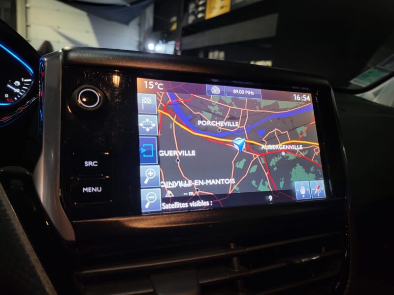 PEUGEOT 2008 1.2 PureTech 110cv Allure Business EAT 1ère Main // APPLE CARPLAY/MIRROR LINK/RADAR-AR