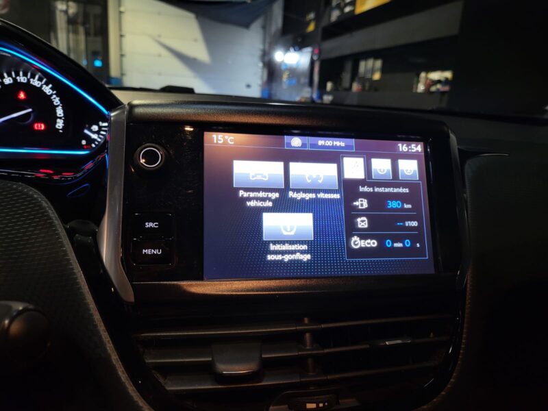 PEUGEOT 2008 1.2 PureTech 110cv Allure Business EAT 1ère Main // APPLE CARPLAY/MIRROR LINK/RADAR-AR