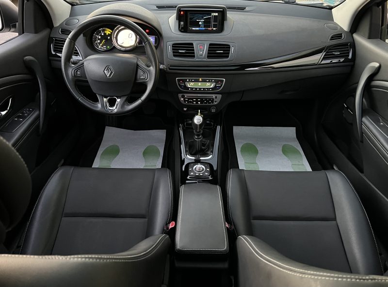 RENAULT MEGANE 3 COUPE PHASE 2 BOSE 1.6 DCI 130 Cv TOIT PANO GPS CAMERA BLUETOOTH - GARANTIE 1 AN