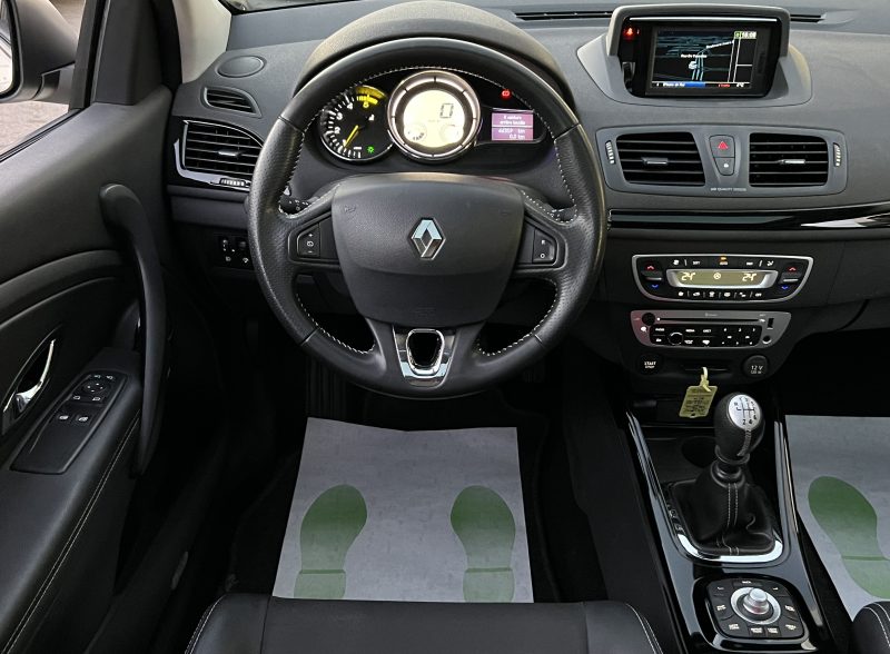 RENAULT MEGANE 3 COUPE PHASE 2 BOSE 1.6 DCI 130 Cv TOIT PANO GPS CAMERA BLUETOOTH - GARANTIE 1 AN