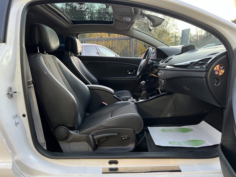 RENAULT MEGANE 3 COUPE PHASE 2 BOSE 1.6 DCI 130 Cv TOIT PANO GPS CAMERA BLUETOOTH - GARANTIE 1 AN