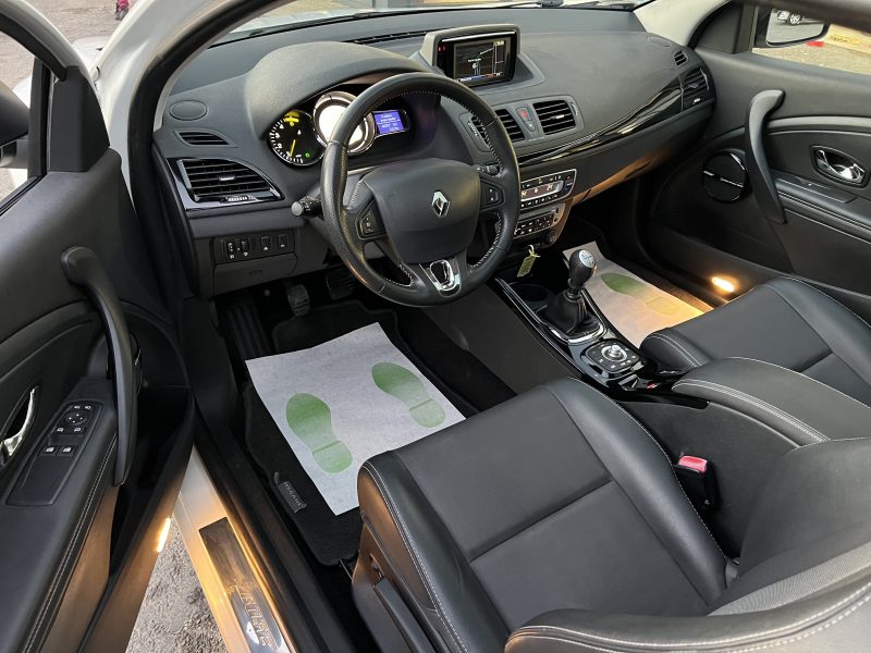 RENAULT MEGANE 3 COUPE PHASE 2 BOSE 1.6 DCI 130 Cv TOIT PANO GPS CAMERA BLUETOOTH - GARANTIE 1 AN