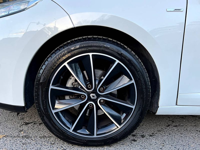 RENAULT MEGANE 3 COUPE PHASE 2 BOSE 1.6 DCI 130 Cv TOIT PANO GPS CAMERA BLUETOOTH - GARANTIE 1 AN