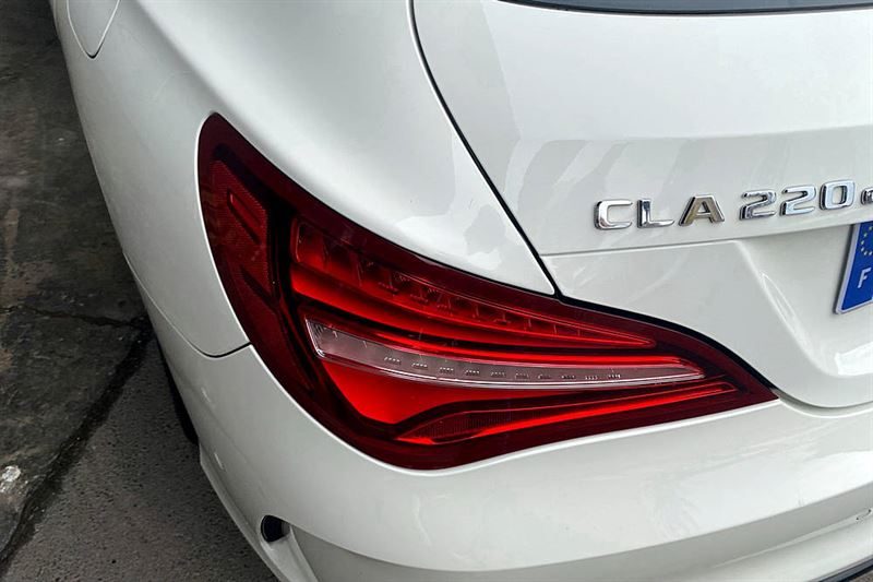 Mercedes-Benz CLA Shooting Brake Amg-Line 4matic 177ch 220 d Fascination 7G-DCT