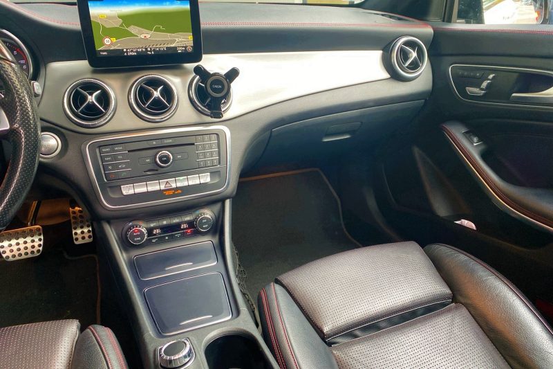 Mercedes-Benz CLA Shooting Brake Amg-Line 4matic 177ch 220 d Fascination 7G-DCT