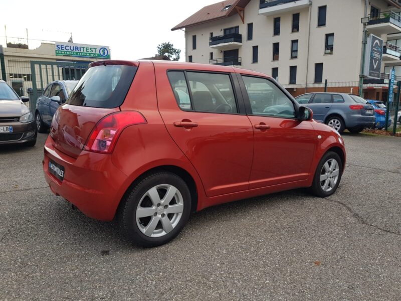 SUZUKI SWIFT III 1.3 VVT 92CV GL