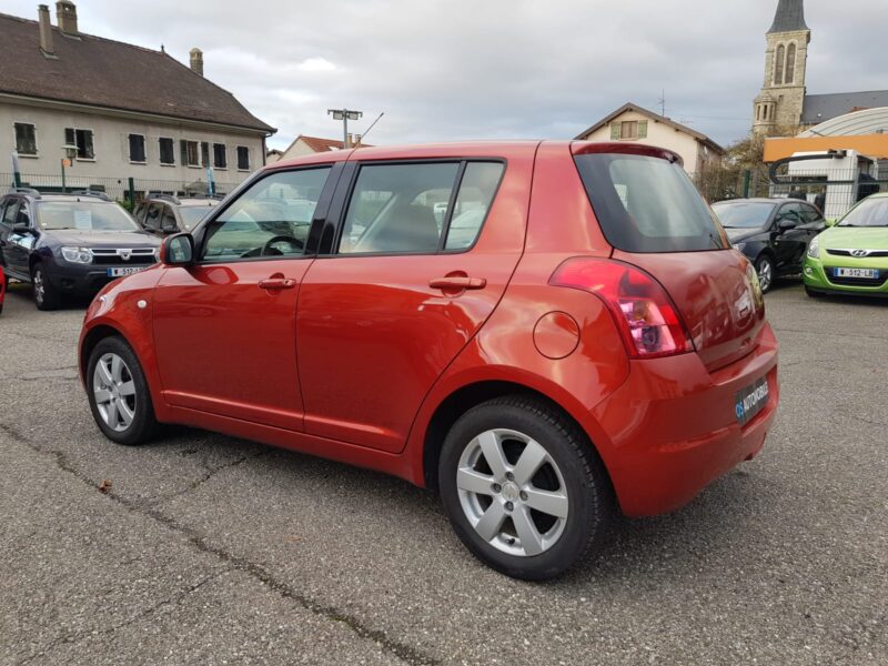 SUZUKI SWIFT III 1.3 VVT 92CV GL
