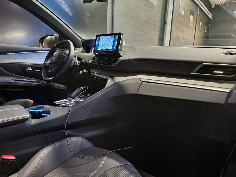 PEUGEOT 3008 Hybrid 224cv GT / TOIT OUVRANT+ATTELAGE+CARPLAY+PARK ASSIST/