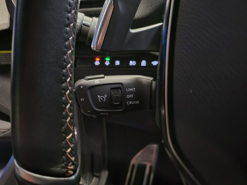 PEUGEOT 3008 Hybrid 224cv GT / TOIT OUVRANT+ATTELAGE+CARPLAY+PARK ASSIST/