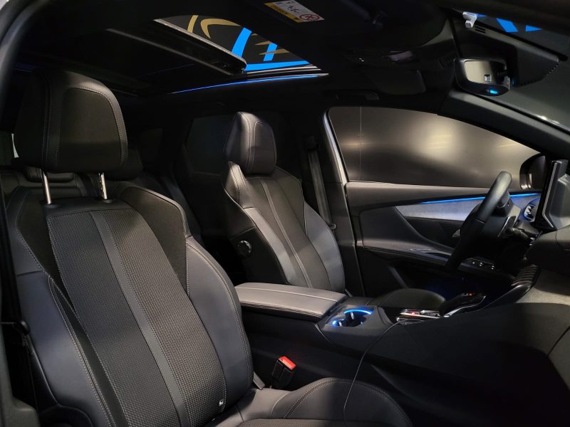 PEUGEOT 3008 Hybrid 224cv GT / TOIT OUVRANT+ATTELAGE+CARPLAY+PARK ASSIST/