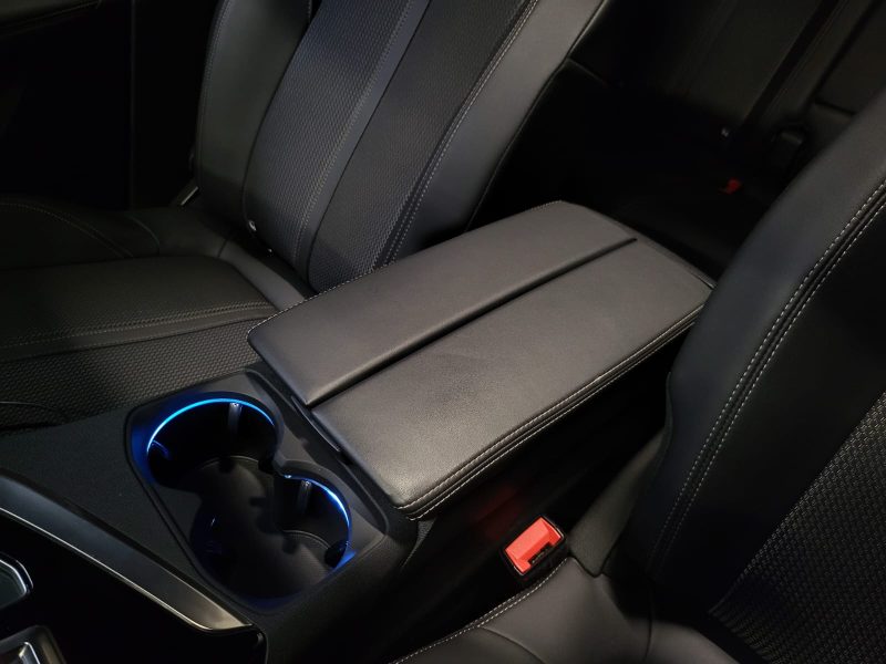 PEUGEOT 3008 Hybrid 224cv GT / TOIT OUVRANT+ATTELAGE+CARPLAY+PARK ASSIST/