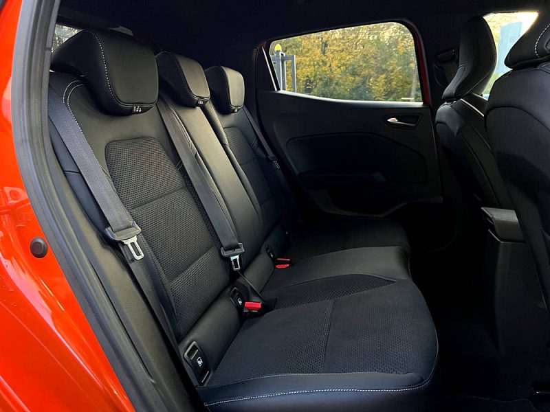 RENAULT CLIO 5 INTENS 1.3 TCE 130 BOITE AUTO GRAND ECRAN GPS LEDS APPLE & ANDROID - GARANTIE 1 AN