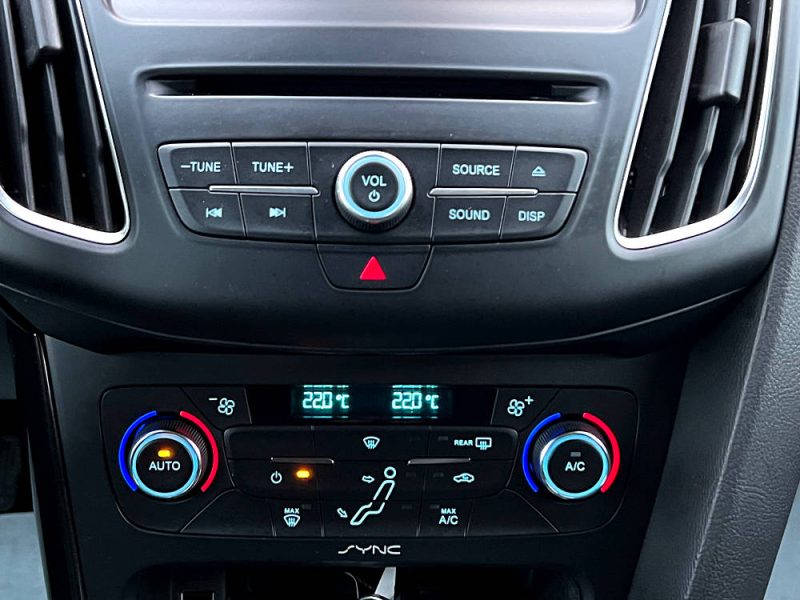 FORD FOCUS III PHASE 2 TITANIUM 1.0 ECOBOOST 125 S&S 1ERE MAIN / GPS KEYLESS PARK ASSIST Garantie1an